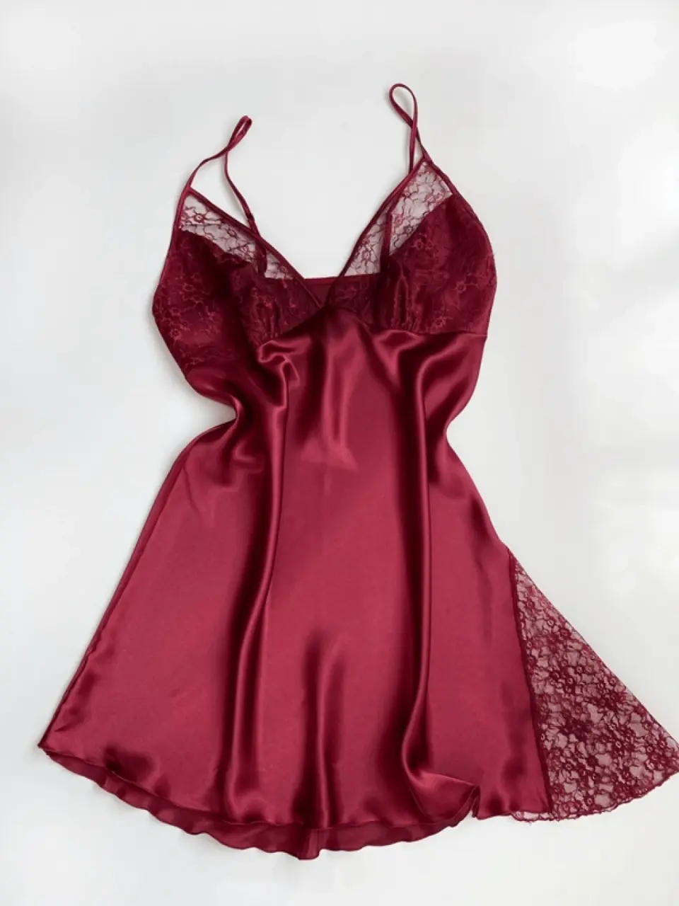 Saten Gecelik mi Pamuk Gecelik mi? Hangisi Daha Kullanışlı? – 2026 Rehberi