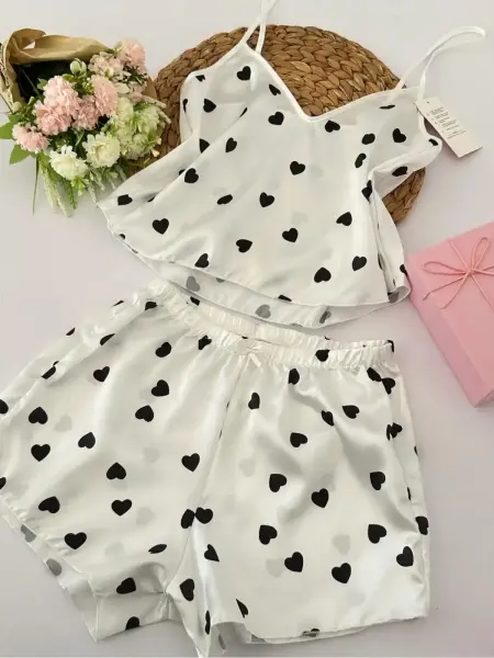 Love Secret Beyaz Siyah Kalp Desenli Şortlu Gecelik Takımı