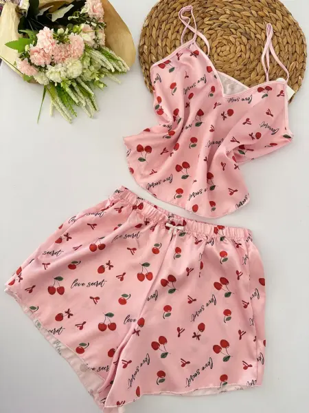 Pembe Kiraz Desenli Askılı Saten Kadın Pijama Takımı